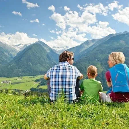 Eckhaus In Neukirchen am Großvenediger